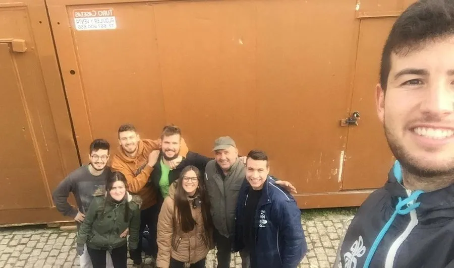 ))) El 3º Día [10 FEB] Tres montando una peña, tres en el banquillo y tres en el hospital