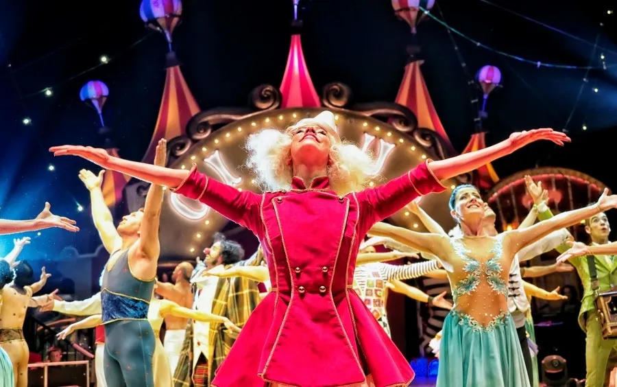 Un espectáculo donde la tradición y la vanguardia se dan la mano a través de sorprendentes números de circo y bajo una impresionante puesta en escena