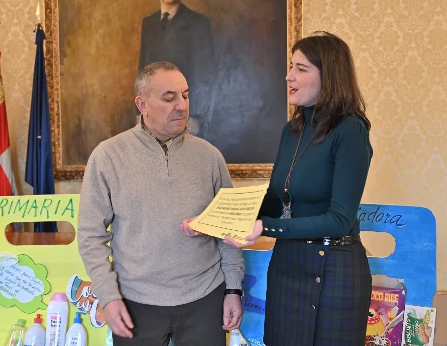 Foto 6 - El Colegio Salesiano Mar&iacute;a Auxiliadora recibe el premio del concurso &lsquo;Dando vida, hagamos que...