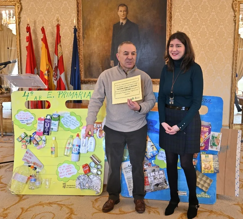 Foto 2 - El Colegio Salesiano Mar&iacute;a Auxiliadora recibe el premio del concurso &lsquo;Dando vida, hagamos que...