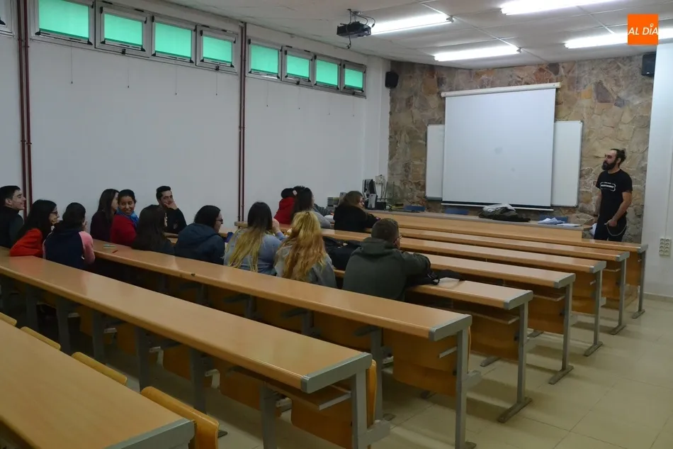 Foto 2 - Alumnos del IES Tierra se conciencian para poder &lsquo;volver a casa&rsquo; sin problemas  