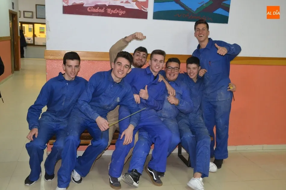 Eh, sácanos una foto: Con el mono de faena  