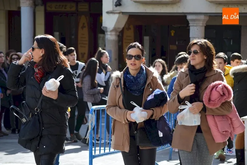 Foto 11 - La &lsquo;Operaci&oacute;n Bocata&rsquo; vuelve a supera el millar de bocadillos repartidos en Alba de Tormes