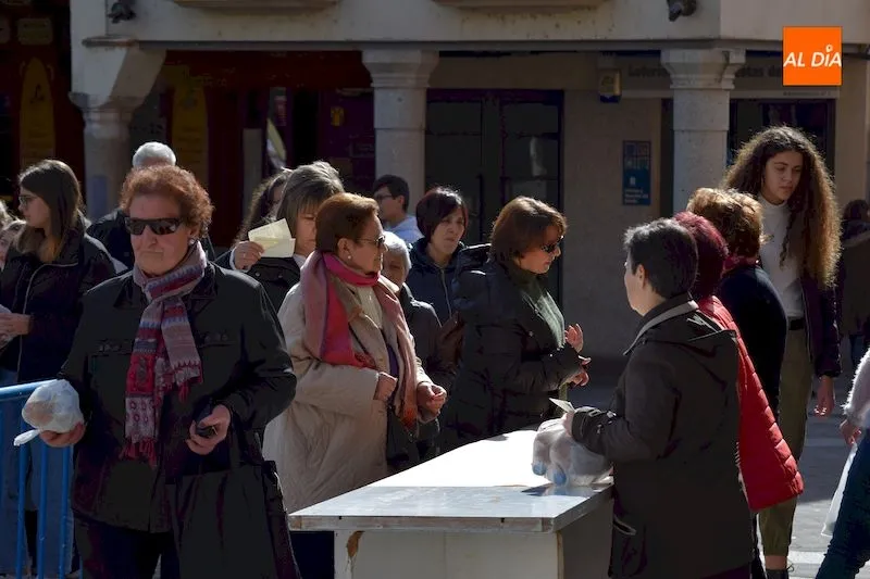 Foto 8 - La &lsquo;Operaci&oacute;n Bocata&rsquo; vuelve a supera el millar de bocadillos repartidos en Alba de Tormes