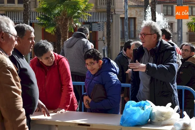 Foto 4 - La &lsquo;Operaci&oacute;n Bocata&rsquo; vuelve a supera el millar de bocadillos repartidos en Alba de Tormes