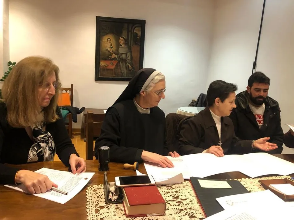 Firma del convenio en el Convento de la Anunciación