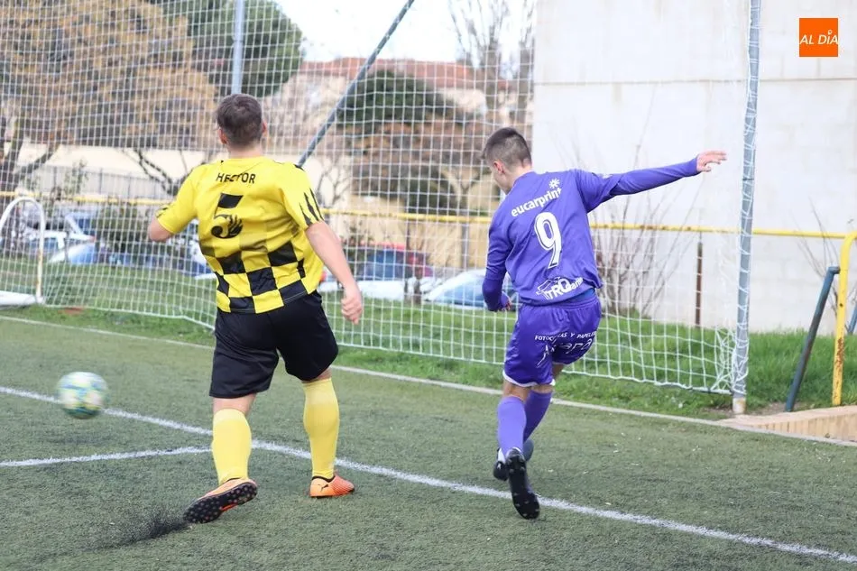 Foto 11 - El Capuchinos de Juvenil Provincial no se rinde en busca de su primera victoria de la temporada
