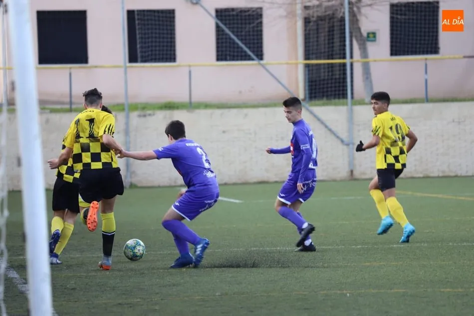 Foto 10 - El Capuchinos de Juvenil Provincial no se rinde en busca de su primera victoria de la temporada