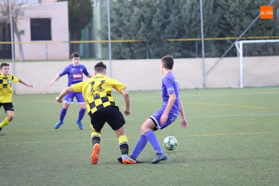 Foto 9 - El Capuchinos de Juvenil Provincial no se rinde en busca de su primera victoria de la temporada
