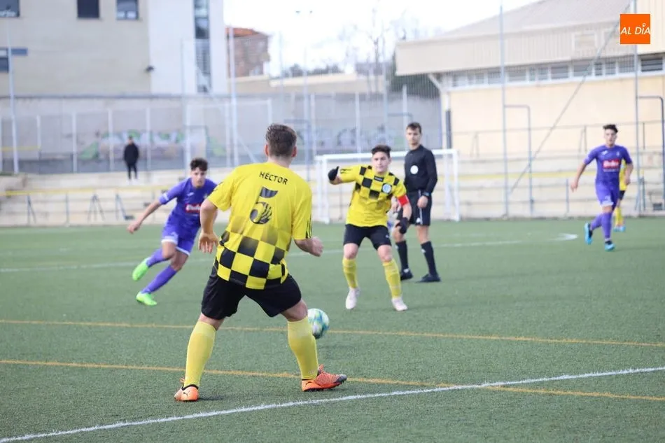 Foto 4 - El Capuchinos de Juvenil Provincial no se rinde en busca de su primera victoria de la temporada