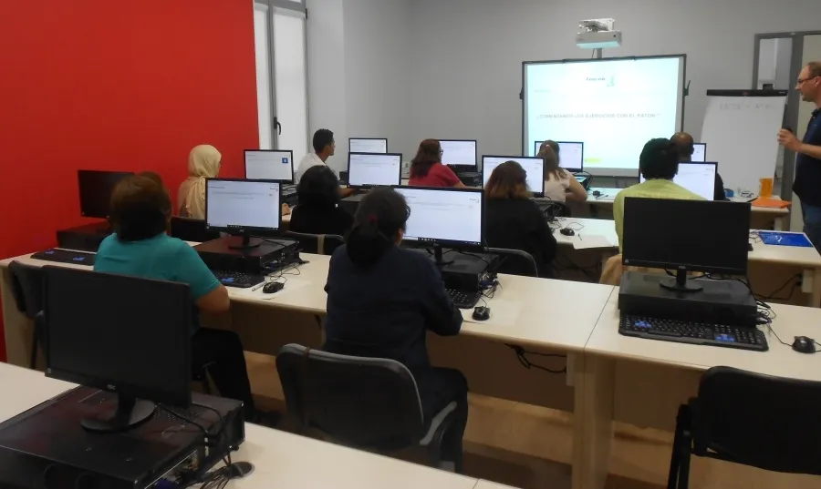 Mejorar la empleabilidad de las personas participantes es uno de los objetivos de Cáritas con estas iniciativas