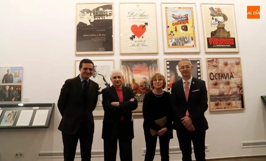 El rector de la USAL, Ricardo Rivero, junto a la presidenta de la Fundación Basilio Martín, Pilar Doblado Alayeto; el director de la Filmoteca Española, Josetxo Cerdán; y el comisario de la exposición, Ignacio Francia. Foto de Lydia González