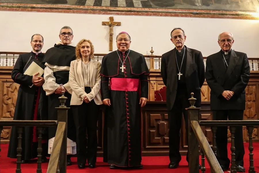 Foto 2 - El nuncio apost&oacute;lico en Espa&ntilde;a defiende &ldquo;el mayor respeto a los pa&iacute;ses m&aacute;s d&eacute;biles&rdquo;