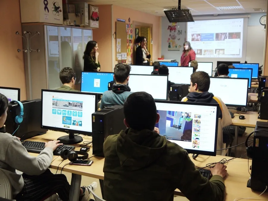 Foto 4 - Contin&uacute;an las actividades por el D&iacute;a Internacional de la Mujer y la Ni&ntilde;a en la Ciencia en...