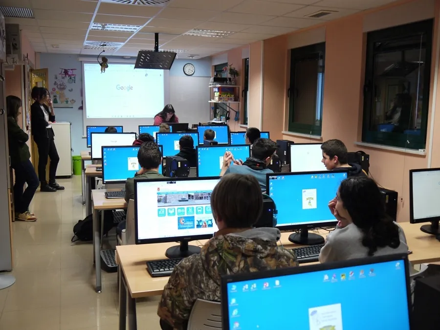Foto 3 - Contin&uacute;an las actividades por el D&iacute;a Internacional de la Mujer y la Ni&ntilde;a en la Ciencia en...