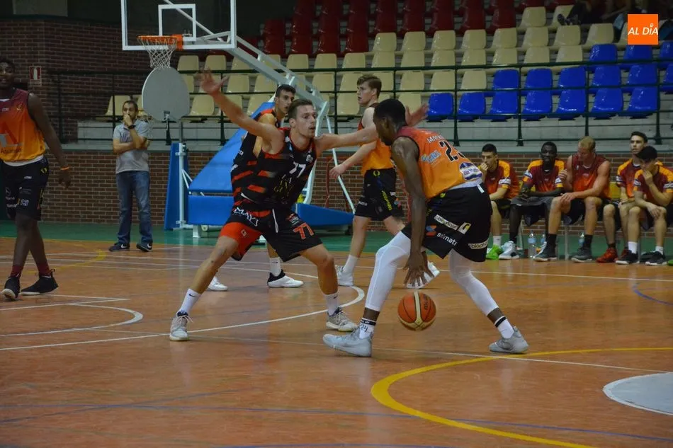 Un momento del primer derbi