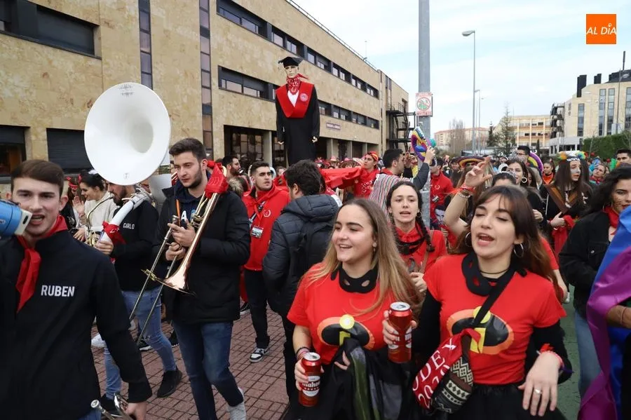 Desfile de las fiestas del Codex en el Campus Unamuno. Foto de Lydia González