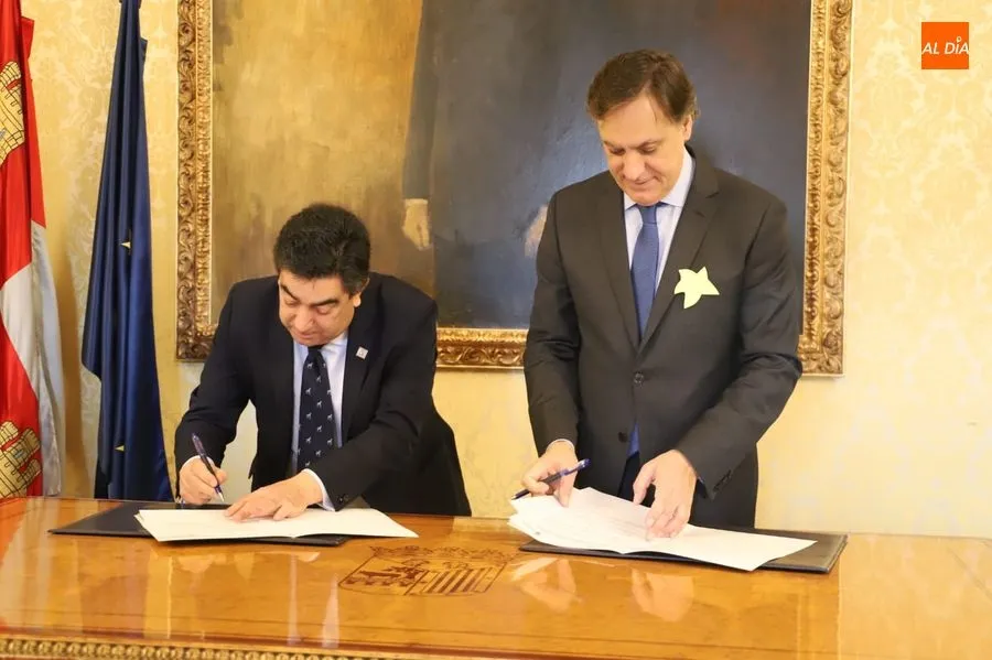 Foto 2 - El Ayuntamiento&nbsp; y CES firman su primer convenio de colaboraci&oacute;n