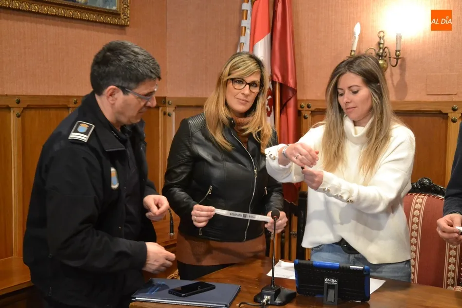 Foto 3 - A partir del martes se podr&aacute;n conseguir las pulseras para facilitar la resoluci&oacute;n de extrav&iacute;os  