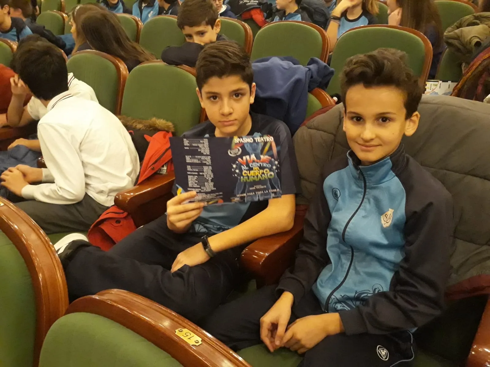 Foto 3 - Los estudiantes del San Juan Bosco disfrutan del teatro  