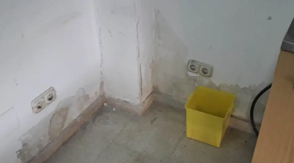 Foto 6 - El PSOE denuncia las p&eacute;simas condiciones del Centro de Salud de La Fuente de San Esteban  