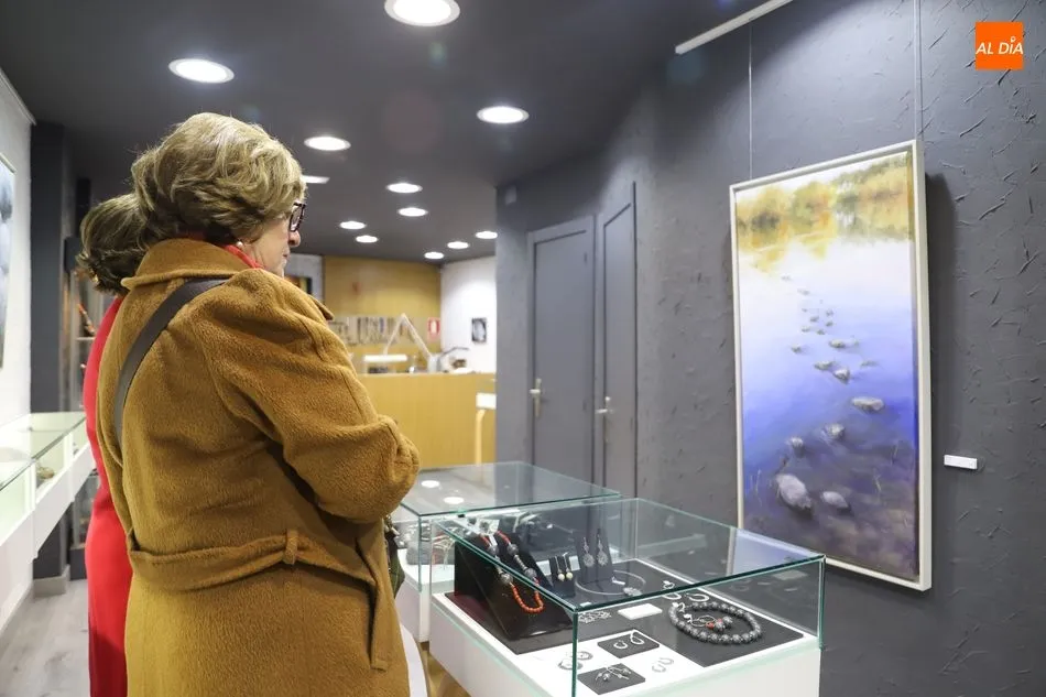 Foto 8 - La pintura de Shin Maruyama luce ya en la&nbsp;Galer&iacute;a Luis M&eacute;ndez Artesanos