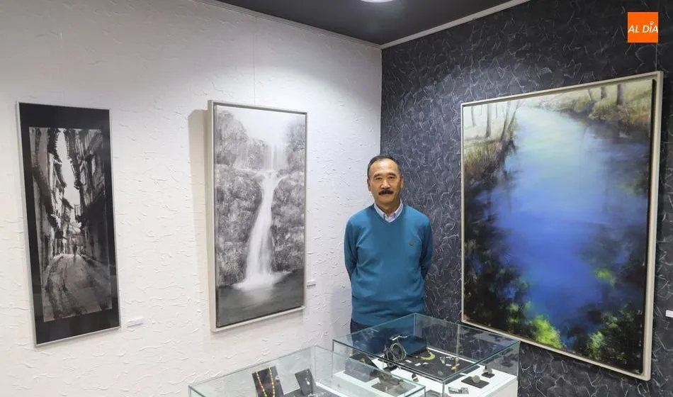 Foto 11 - La pintura de Shin Maruyama luce ya en la&nbsp;Galer&iacute;a Luis M&eacute;ndez Artesanos