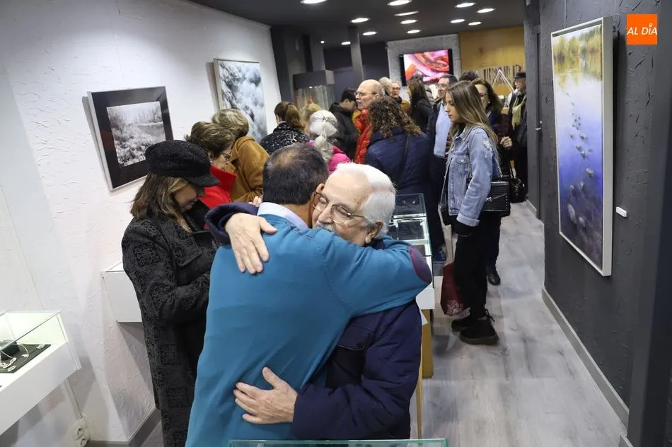 Foto 7 - La pintura de Shin Maruyama luce ya en la&nbsp;Galer&iacute;a Luis M&eacute;ndez Artesanos