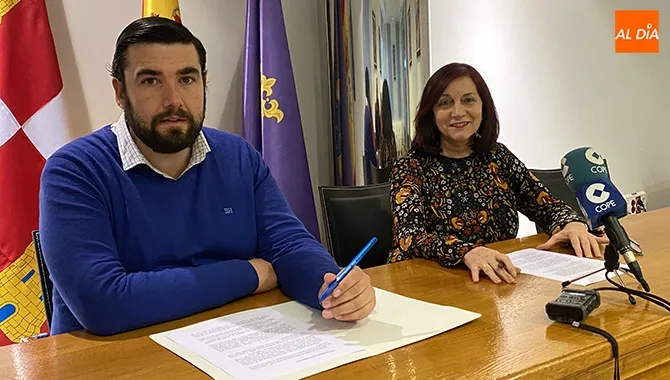 La alcaldesa Carmen Ávila y el concejal de Medio Ambiente, Antonio Poveda, presentaban los datos del Punto Limpio en 2019