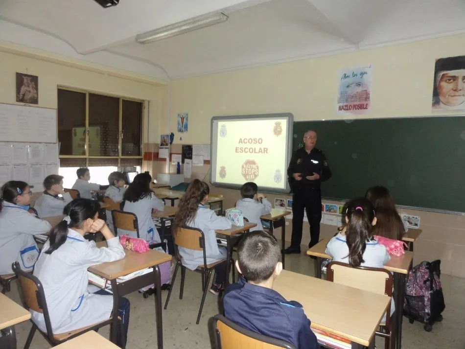 Foto 4 - Pedagog&iacute;a sobre c&oacute;mo actuar en redes sociales e internet, en el San Juan Bosco  