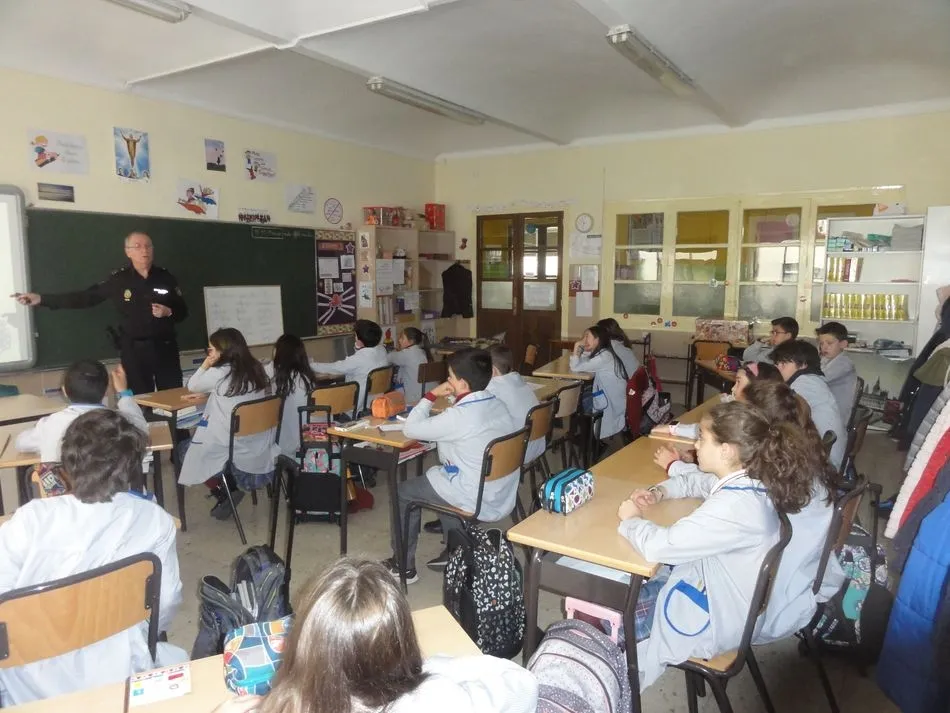 Foto 2 - Pedagog&iacute;a sobre c&oacute;mo actuar en redes sociales e internet, en el San Juan Bosco  