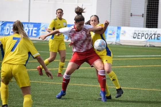 Carmen Álvarez anota un gol en la derrota de Castilla y León frente a Canarias  
