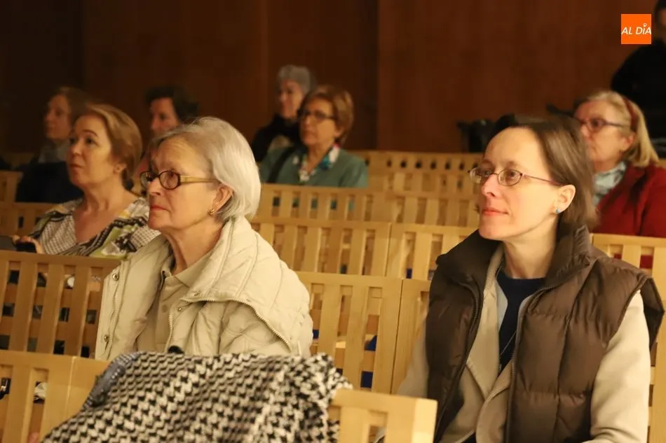 Foto 6 - La Asociaci&oacute;n de Mujeres Barroca celebra su aniversario