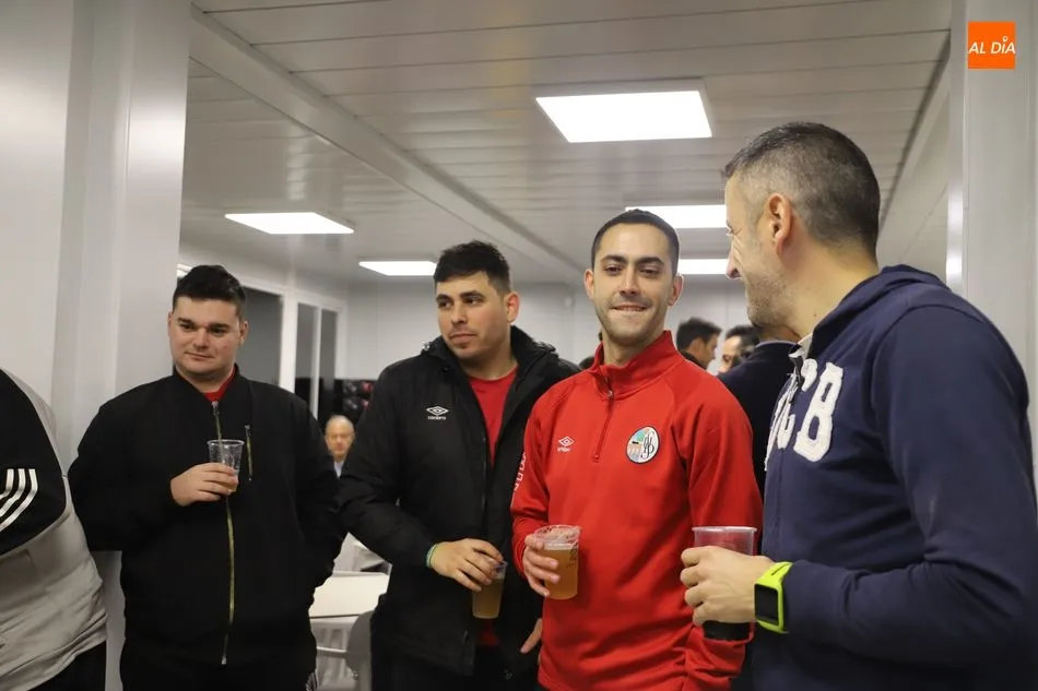 Foto 3 - El Salamanca UDS inaugura por todo lo alto su nuevo bar: Amaro, Larraz&aacute;bal, aficionados...