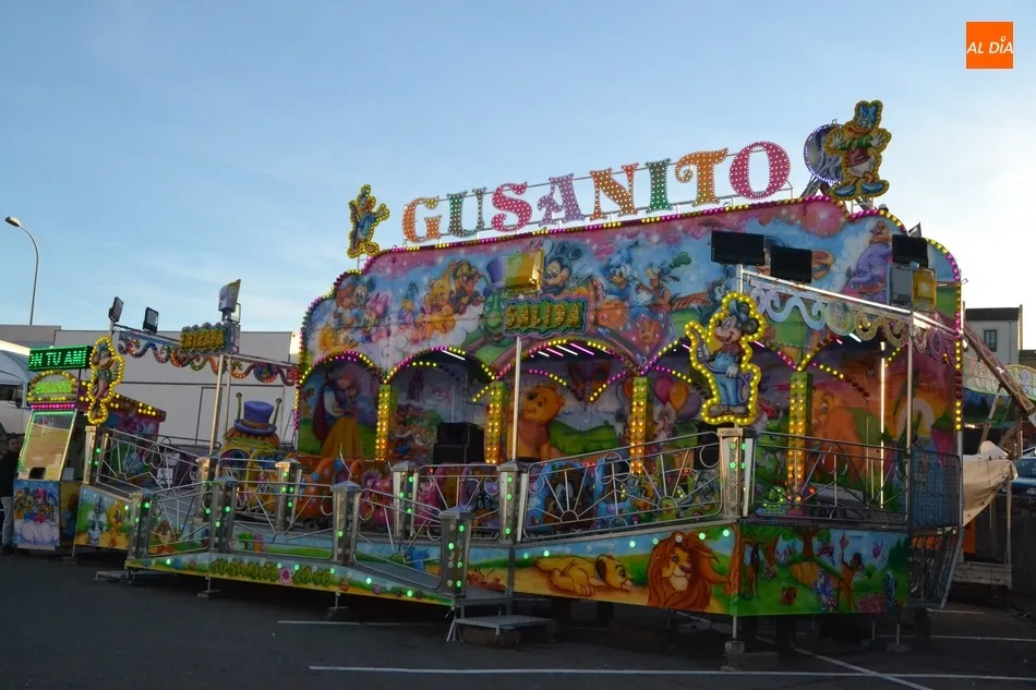 Foto 5 - La creciente zona de ferias vive su primera gran tarde precarnavalera  