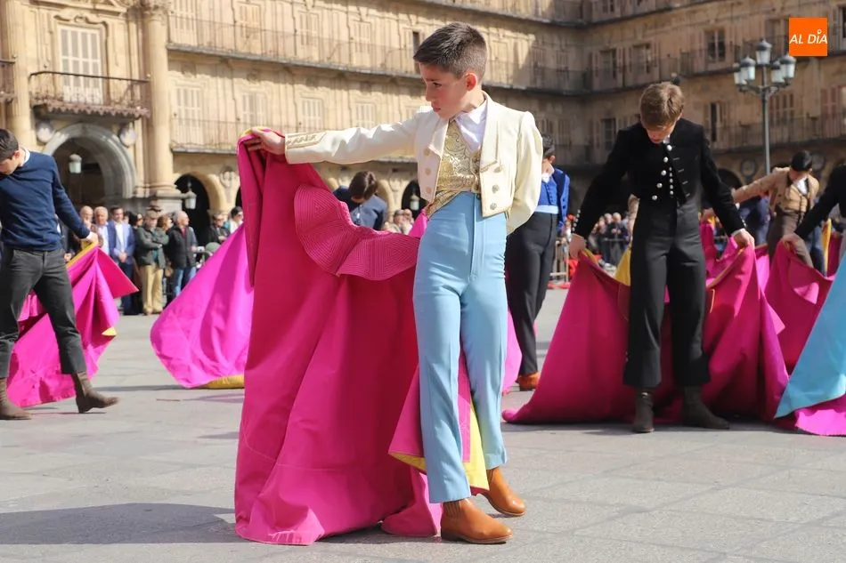 Foto 8 - La Escuela de Tauromaquia de la Diputaci&oacute;n de Salamanca presume de &lsquo;toreo&rsquo; en plena Plaza...