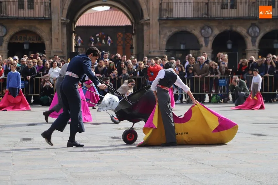 Foto 7 - La Escuela de Tauromaquia de la Diputaci&oacute;n de Salamanca presume de &lsquo;toreo&rsquo; en plena Plaza...