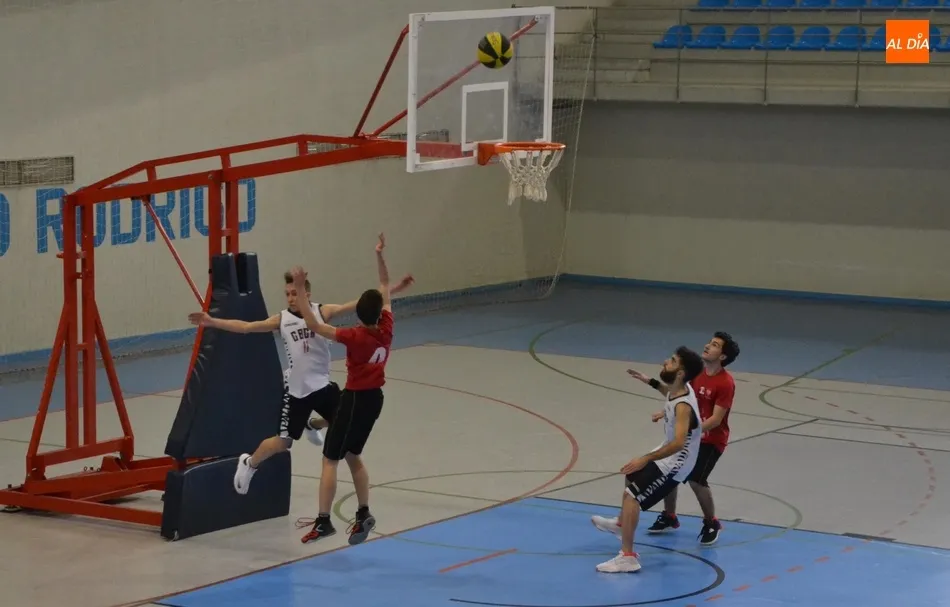 Foto 4 - #MARCADOR [15|16 FEB] El Ciudad Rodrigo Benjam&iacute;n retorna a la senda de la victoria ante el Ribert...