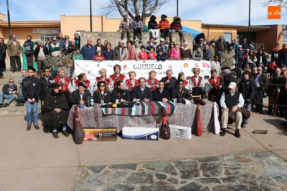 Todos los invitados de la jornada en la habitual foto de familia matancera en Guijuelo