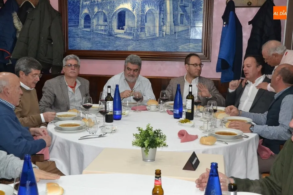 Foto 4 - El cocido precarnavalero de la Pe&ntilde;a El Rinc&oacute;n re&uacute;ne a 120 comensales  