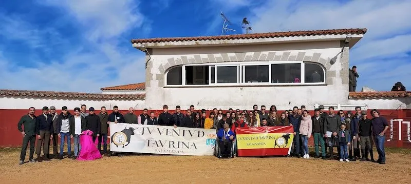 Miembros de Juventud Taurina de Salamanca en su visita a Valdefresno / Miguel Hernández