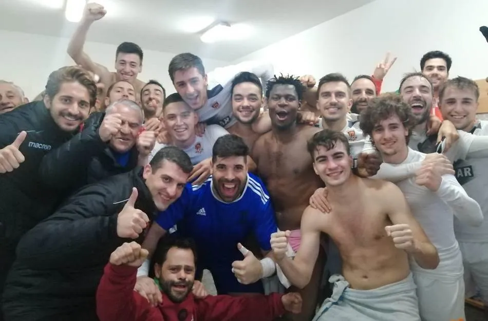 El Senior del Ciudad Rodrigo remonta ante el Onzonilla para firmar un triplete de victorias en...