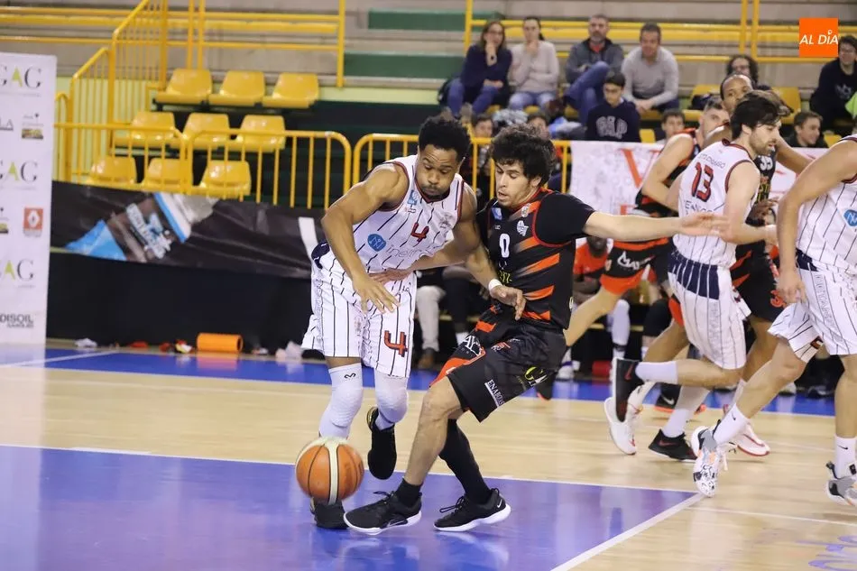 Foto 11 - El Aquimisa obra la gesta ante el Culleredo y el CB Tormes derrota al Betanzos