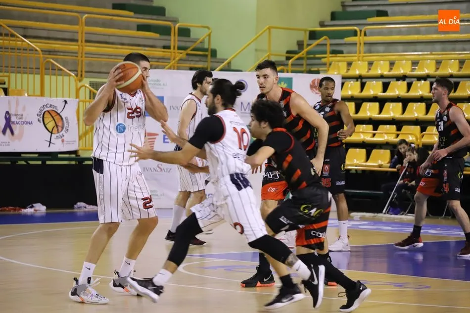 Foto 5 - El Aquimisa obra la gesta ante el Culleredo y el CB Tormes derrota al Betanzos