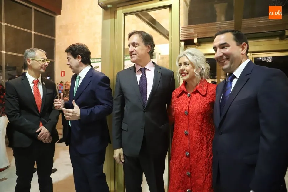 Foto 6 - Excelente asistencia a la&nbsp;XV Cena a beneficio de la Asociaci&oacute;n Espa&ntilde;ola Contra el C&aacute;ncer...