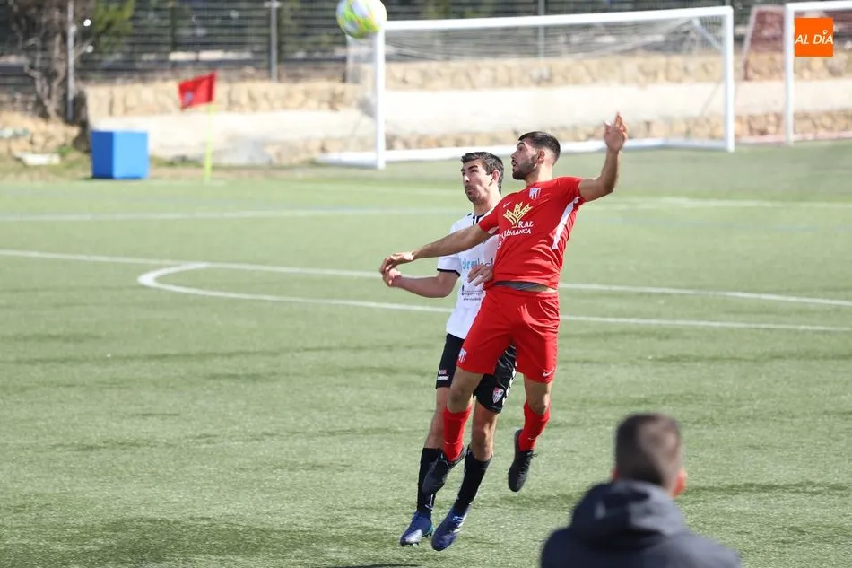 Foto 8 - Un gol de Lolo en propia deja sin premio al Santa Marta contra la Segoviana (0-1)