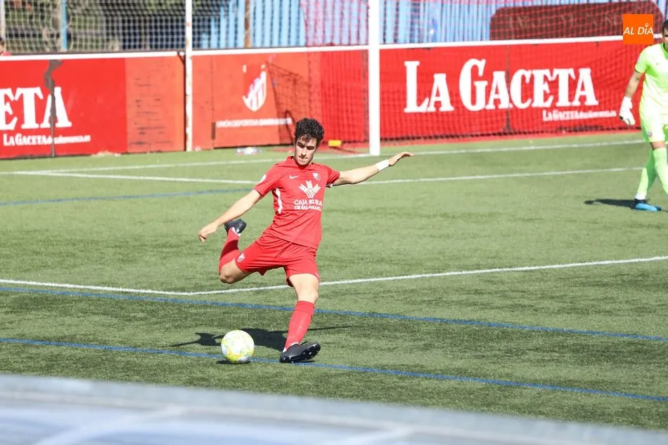 Foto 5 - Un gol de Lolo en propia deja sin premio al Santa Marta contra la Segoviana (0-1)