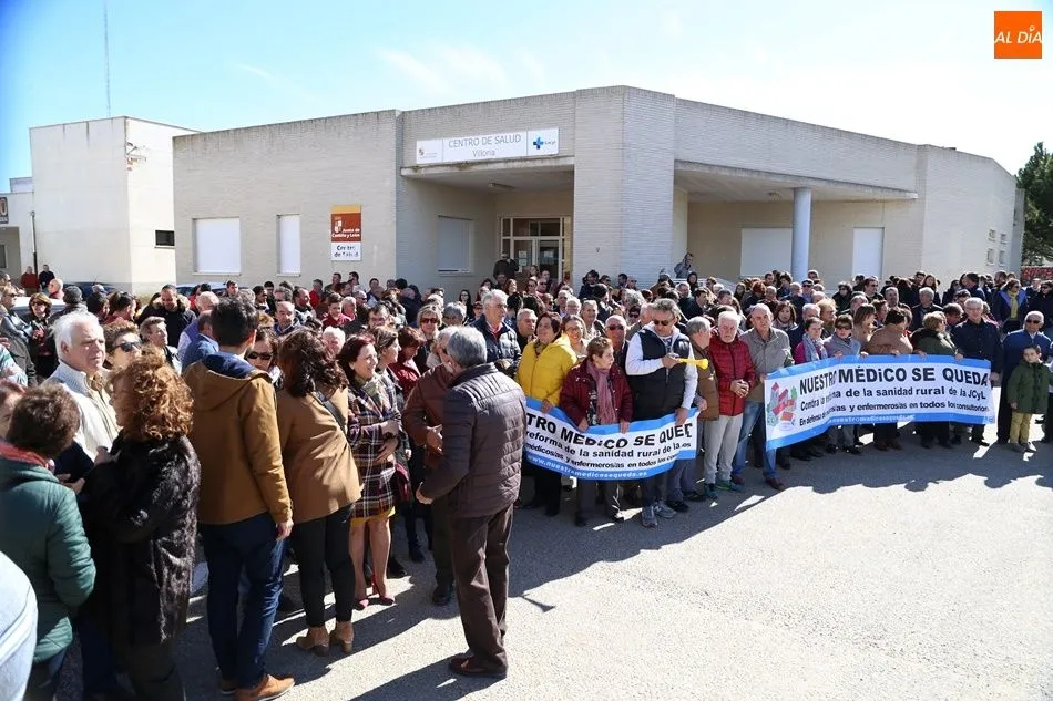 Foto 6 - Vecinos de Las Villas protestan contra el &ldquo;desmantelamiento de la sanidad rural&rdquo;
