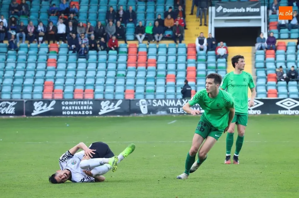 Altube se duele en el suelo de una entrada / Lydia González