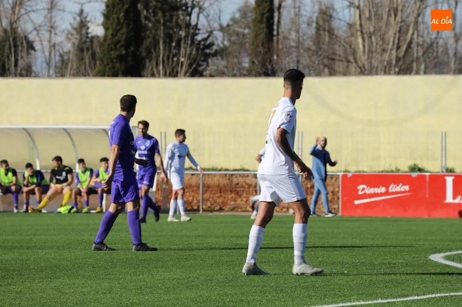 Foto 9 - El B&eacute;jar hace delirar al Mario Emilio tras tumbar a un Pe&ntilde;aranda l&iacute;der en el derbi (3-2)  